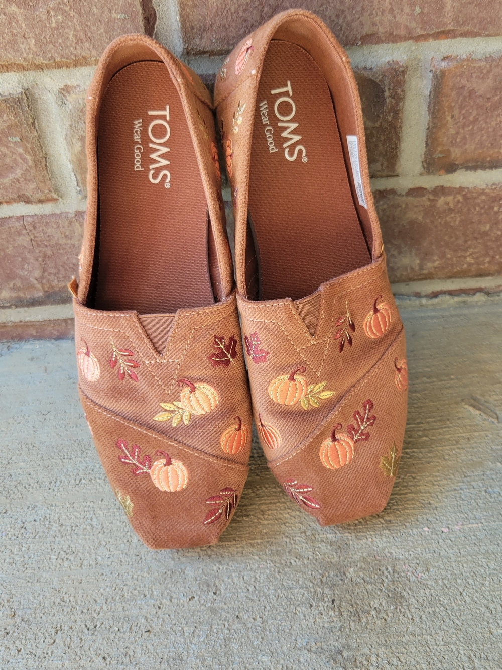 TOMS Women’s 6.5 Pumpkin Fall Embroidered Slip On Shoes Rust Orange